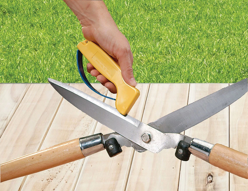 AccuSharp ShearSharp Scissor Sharpener Model 002C 3 AccuSharp ShearSharp Scissor Sharpener Model 002C